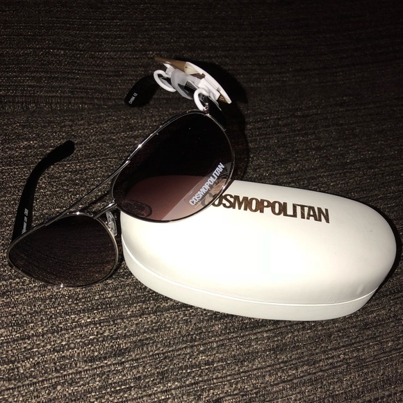 Accessories - NWT Cosmopolitan Aviator Sunglasses